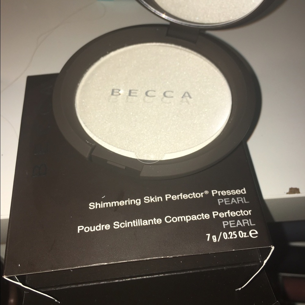 Becca Pearl Highlighter