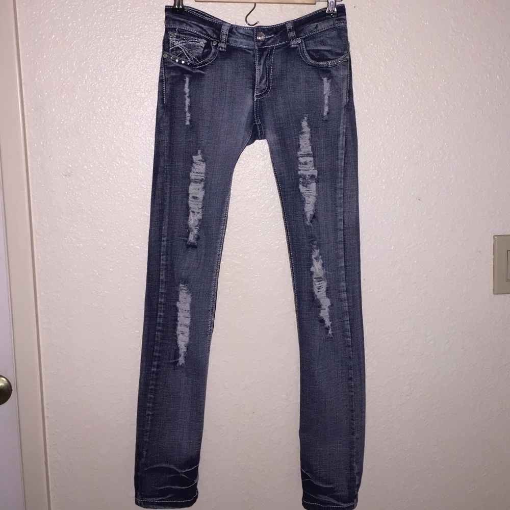 Woman's distressed jeans