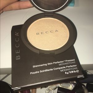 Becca Moonstone Highlighter