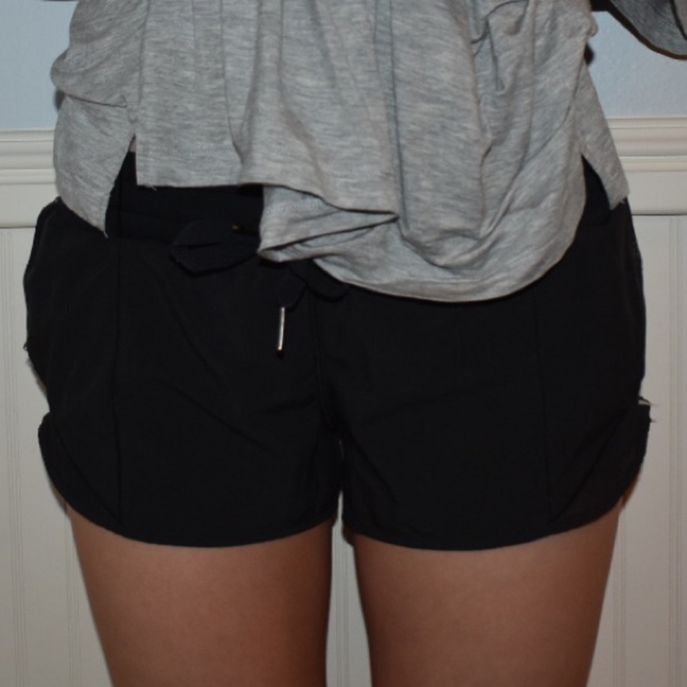 Lululemon 2 1/2 inch Hotty Hot Shorts