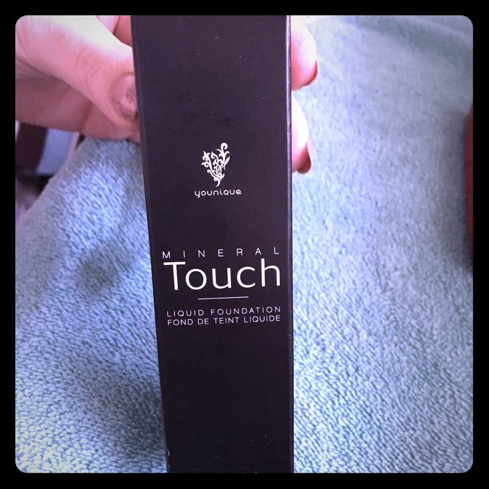 Younique Mineral Touch Liquid Foundation-Taffeta