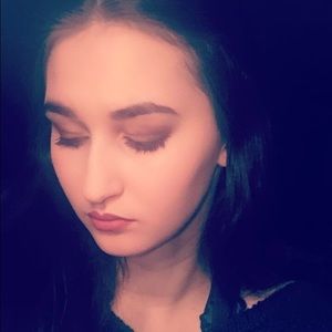 Meet your Posher, Elise