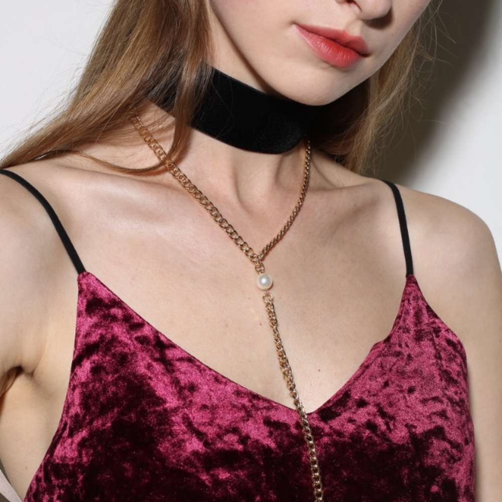 Classy and Still Hot! - Picture 2 of 4