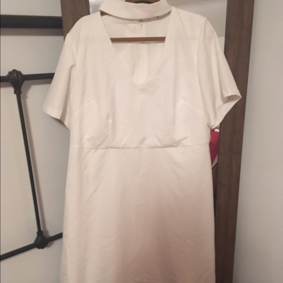 White dress - Picture 2 of 4