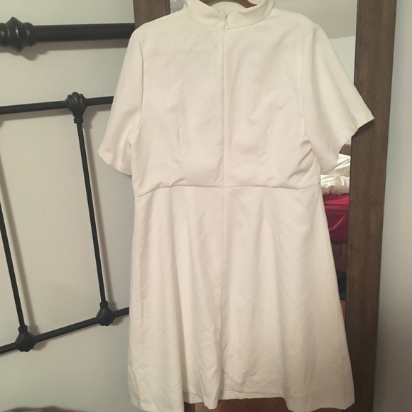 White dress - Picture 3 of 4