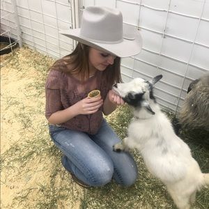 Meet your Posher, Bayley