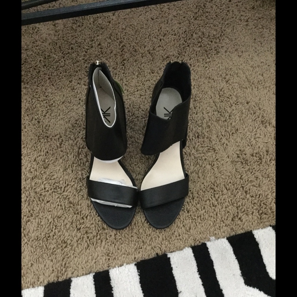 Kardashian Kollection Black Sandals