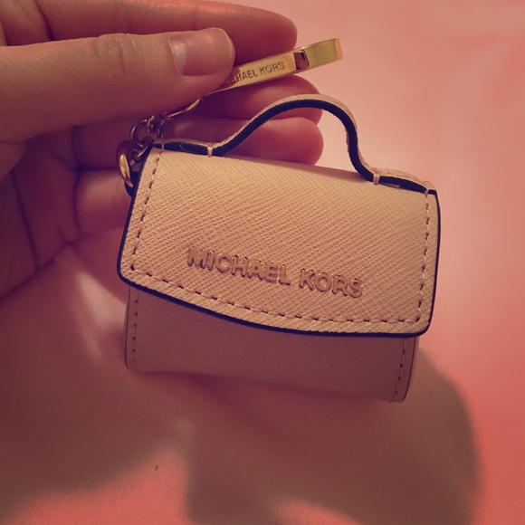 Michael Kors Ava Keychain - Picture 1 of 4