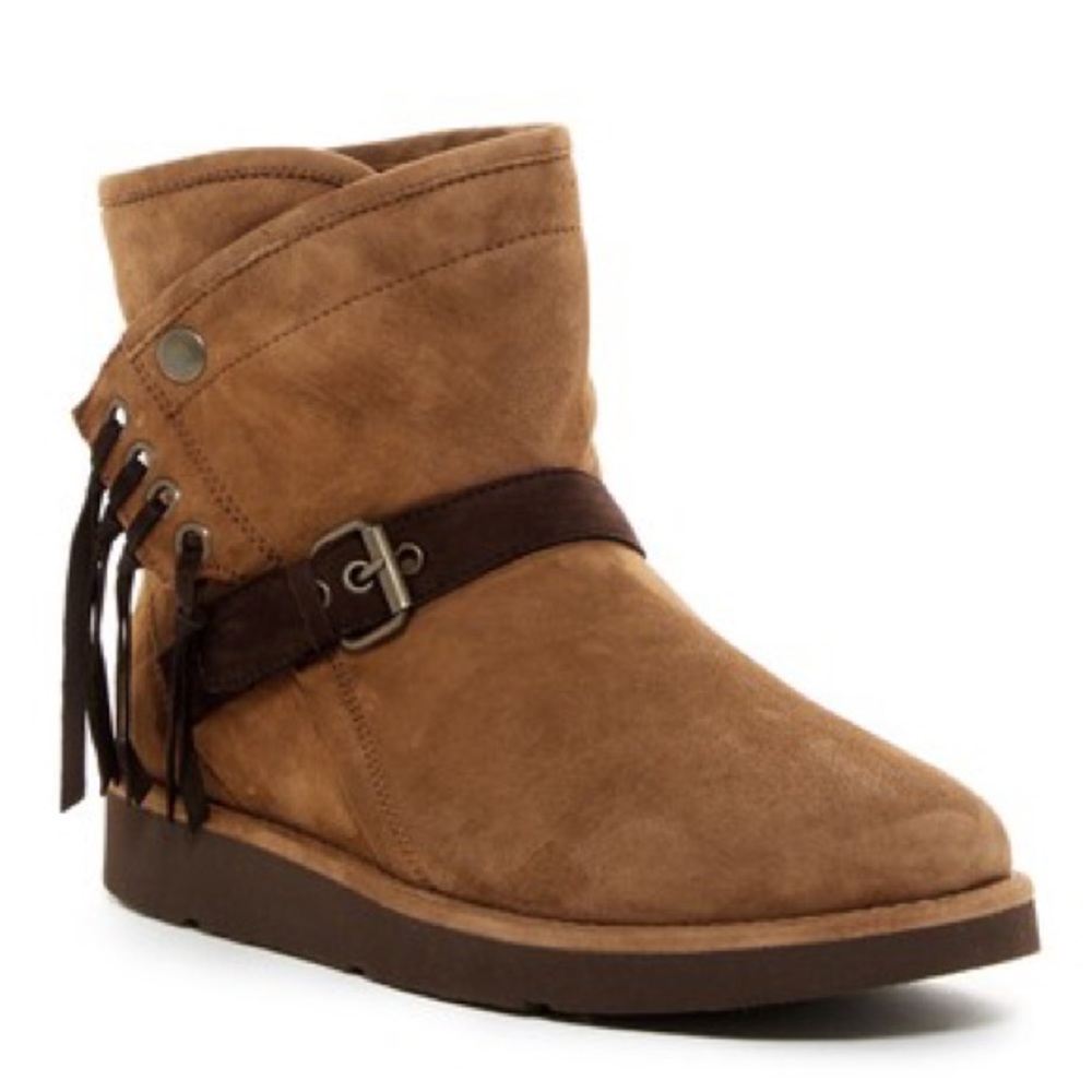 UGG AUSTRALIA Karisa Boot