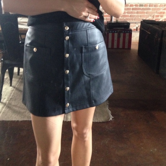 Faux leather A line skirt. No trades - Picture 2 of 3