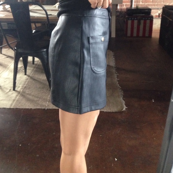 Faux leather A line skirt. No trades - Picture 3 of 3
