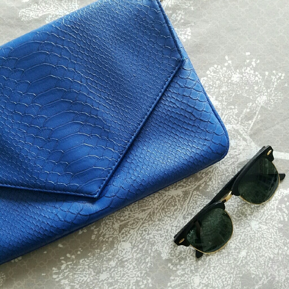 Envelope bag with straps