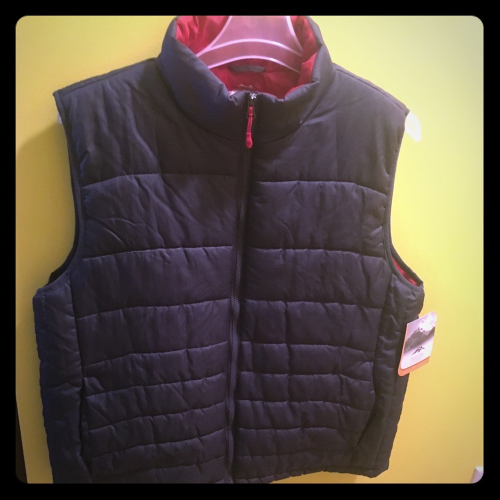 Men's gray vest. (Red on inside)