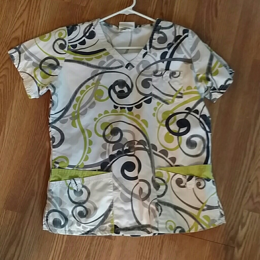 UA scrub top size medium