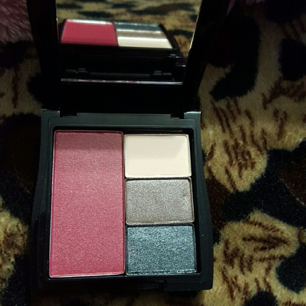 Mary kay compact