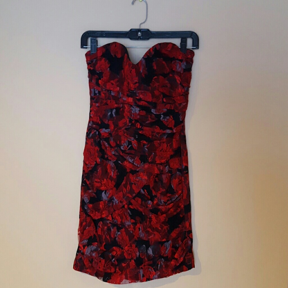 Floral Lace Strapless Bodycon Dress