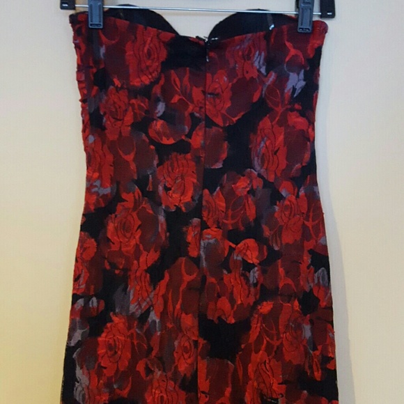 Floral Lace Strapless Bodycon Dress - Picture 4 of 4