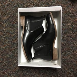 Robert Wayne Chelsea Boots