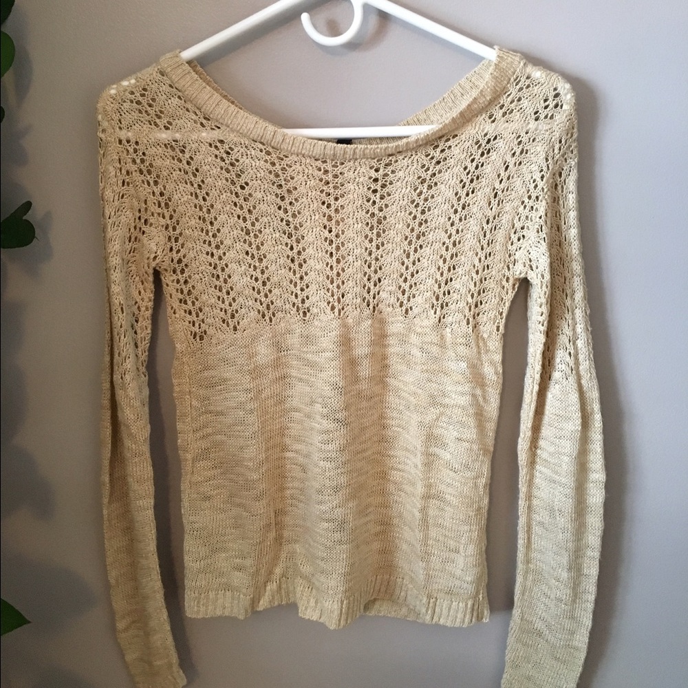 Open back light sweater