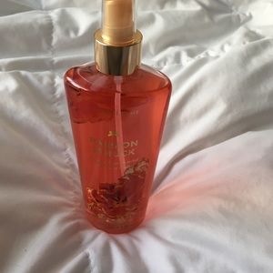 NEW VICTORIAS SECRET PASSION STRUCK BODY SPRAY