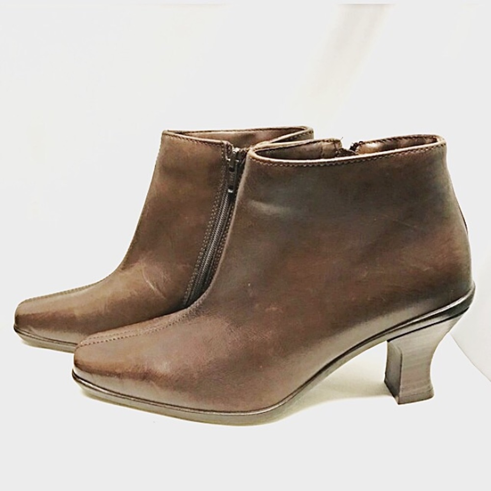 LA CANADIENNE ankle booties - NEW!