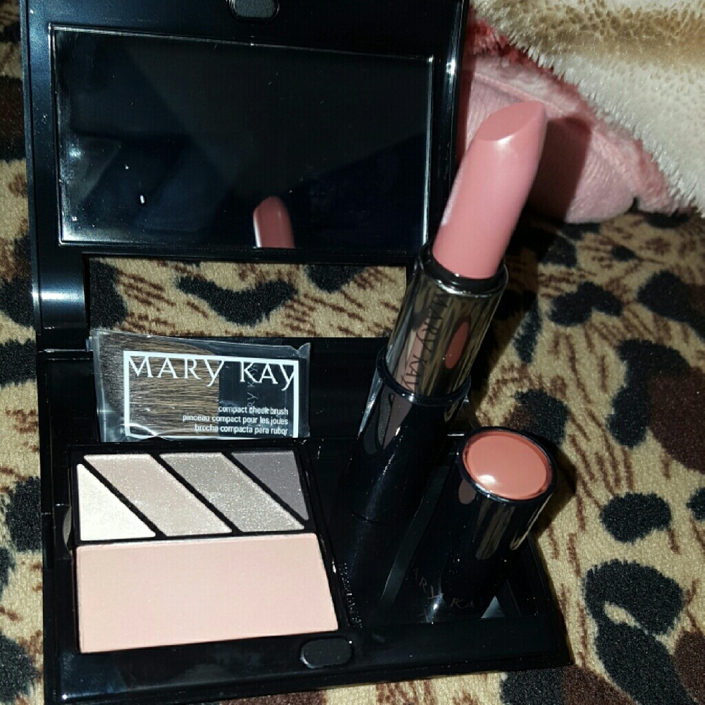 Mary kay compact