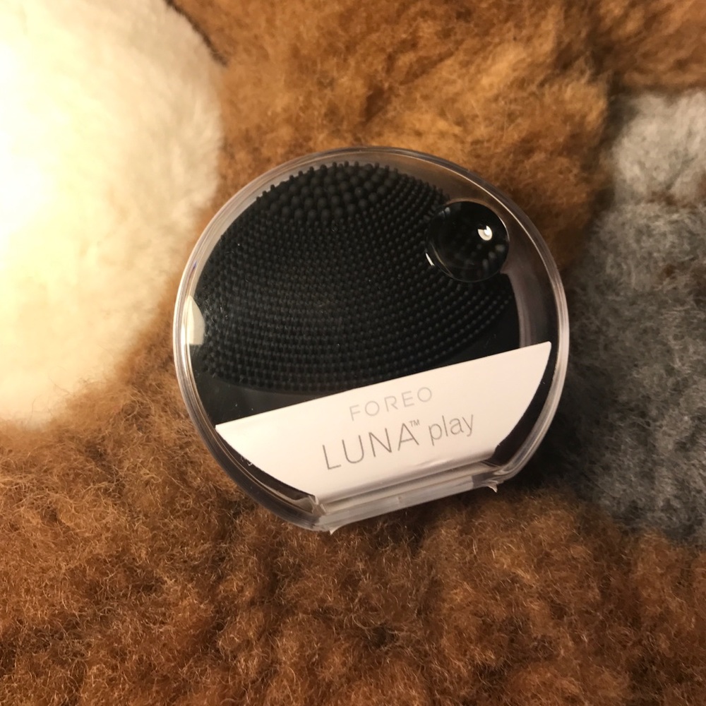 LUNA play facial cleansing device