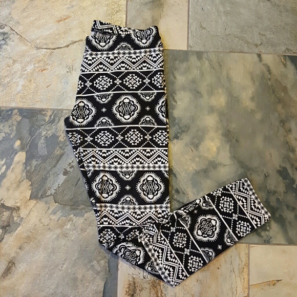 Black & White Printed Leggings - Picture 1 of 3