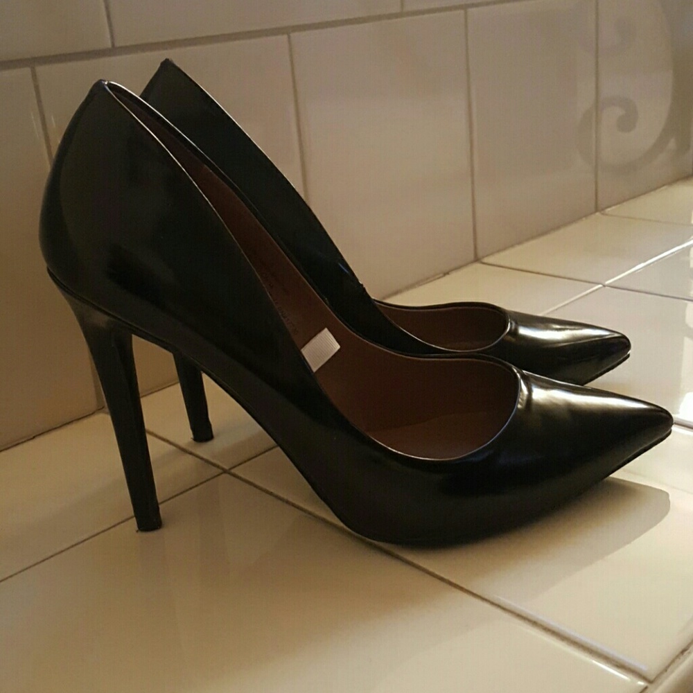 Pointy toe heels
