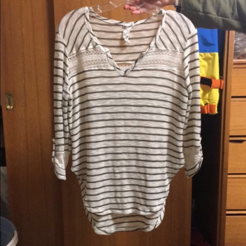 Knit and lace long sleeve top