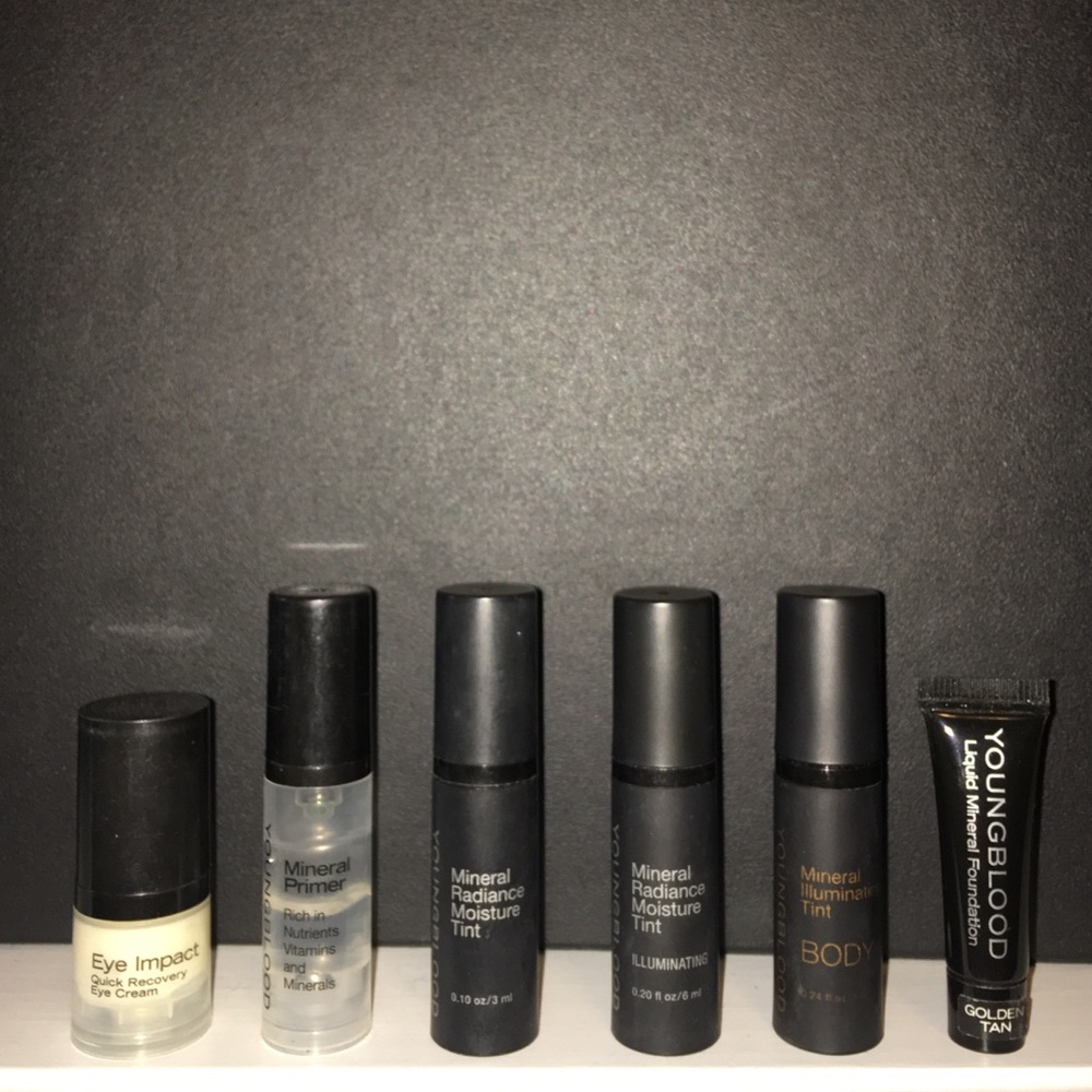 YOUNGBLOOD travel size makeup set