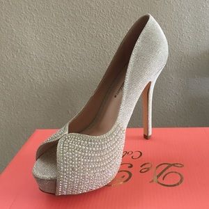 Beautiful brand new heels