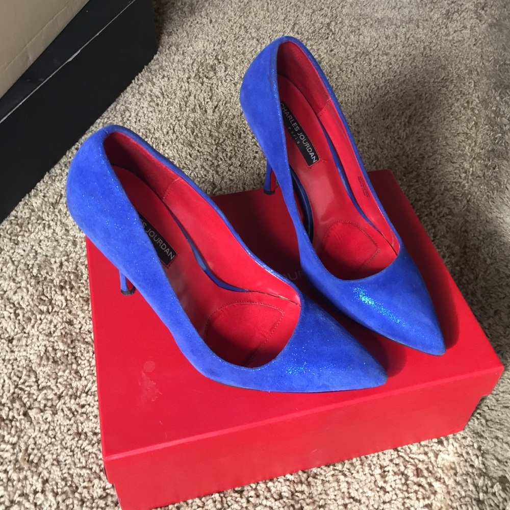 Royal blue pointed pumps