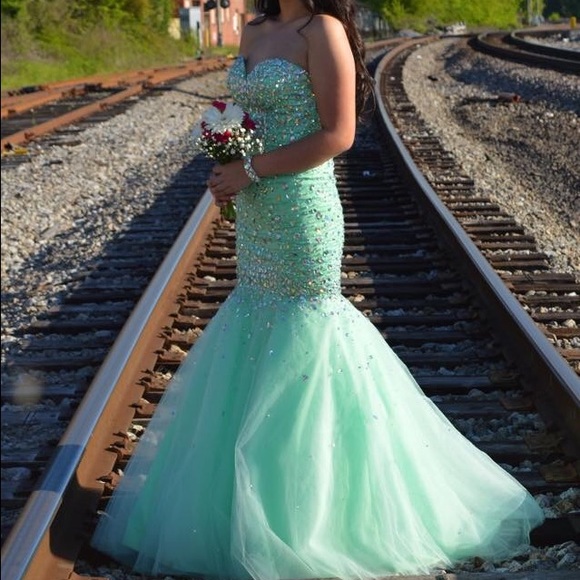 Prom Dress 👗 - Picture 2 of 4