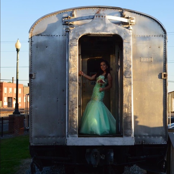 Prom Dress 👗 - Picture 3 of 4