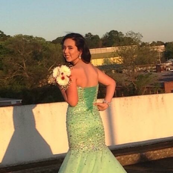 Prom Dress 👗 - Picture 4 of 4