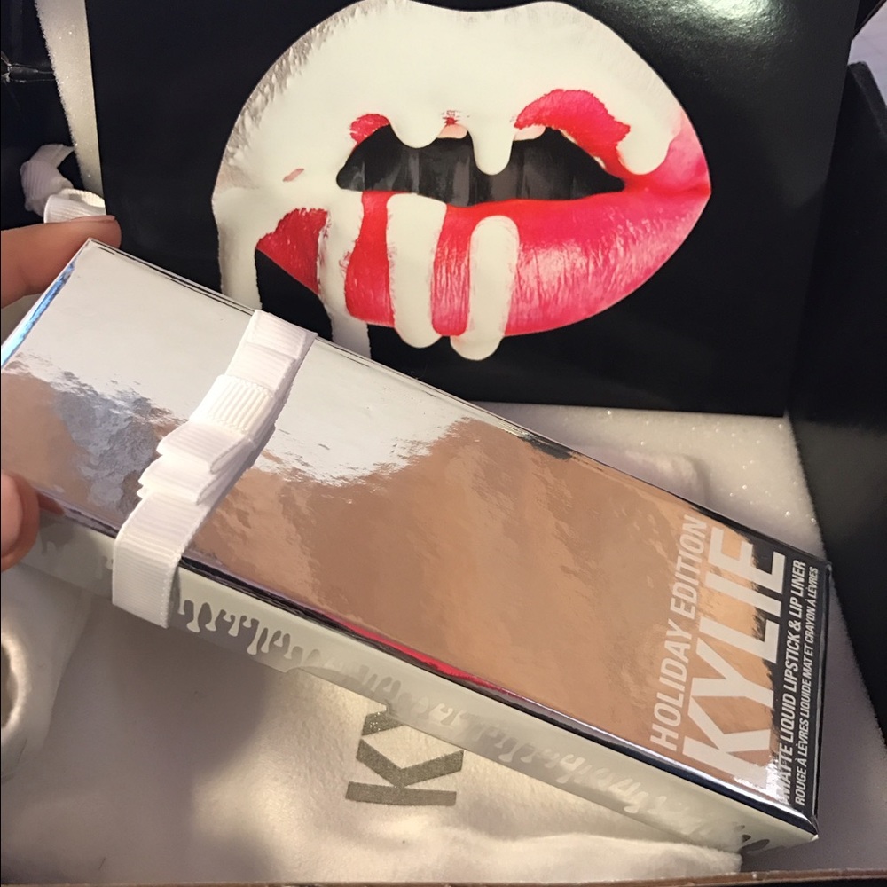 Merry lip kit from Kylie cosmetics