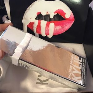 Merry lip kit from Kylie cosmetics
