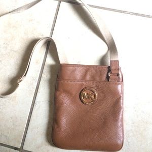Michael kors crossbody purse