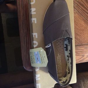 Brand new Ash canvas Toms