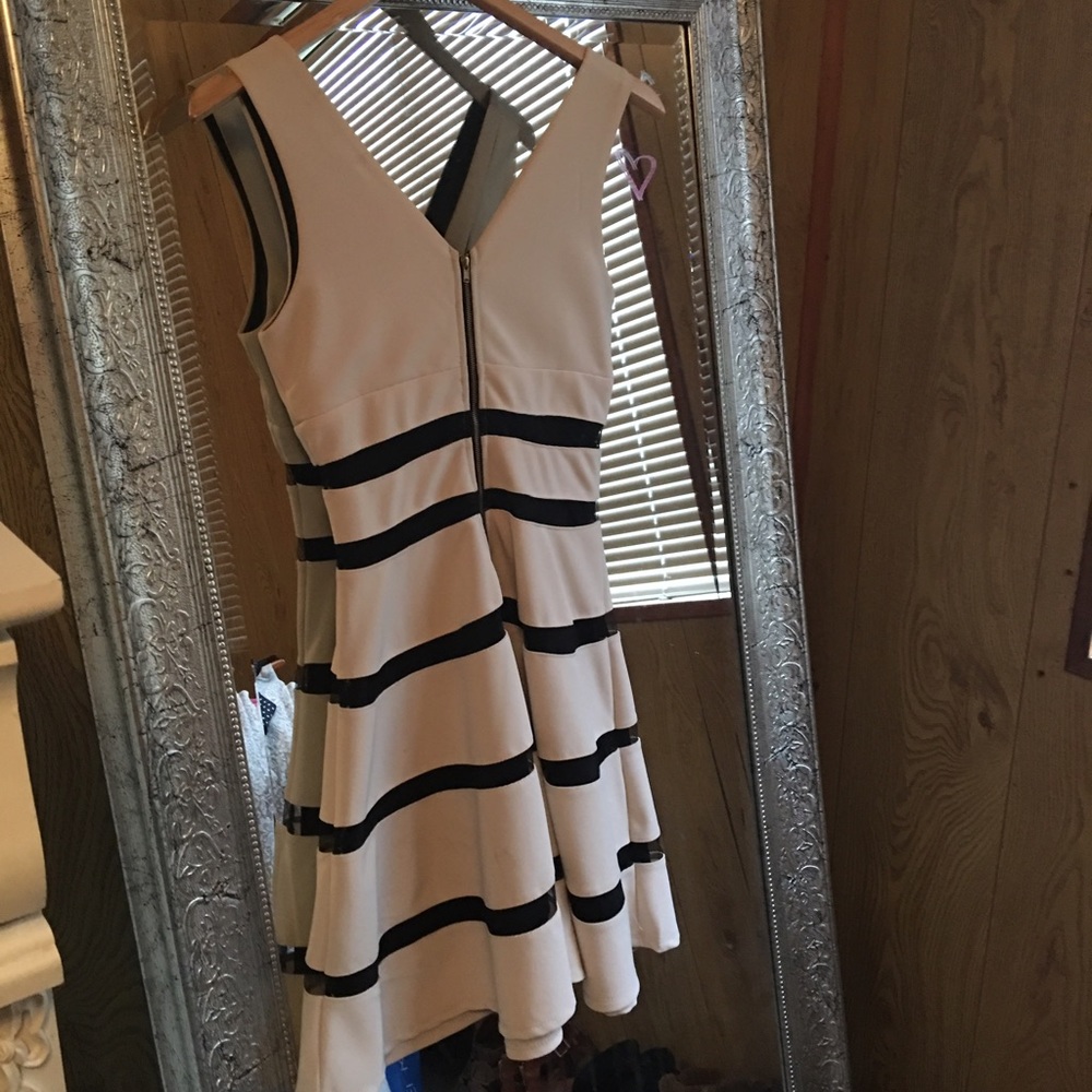 YA dress - Picture 3 of 3