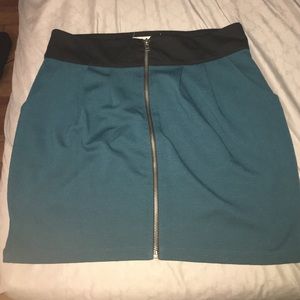 Forever 21 Green zip up mini skirt