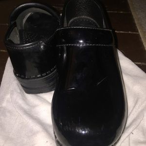 Like new black  Danskos