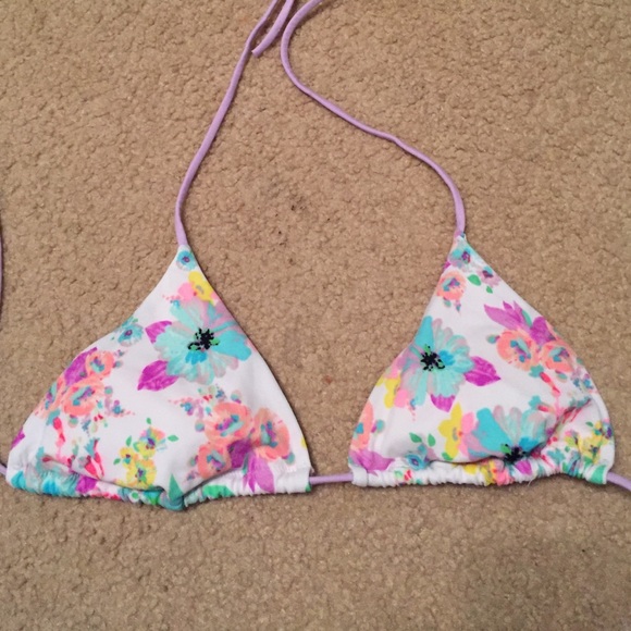 Victoria's Secret bikini - Picture 3 of 4