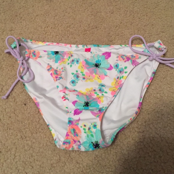 Victoria's Secret bikini - Picture 4 of 4