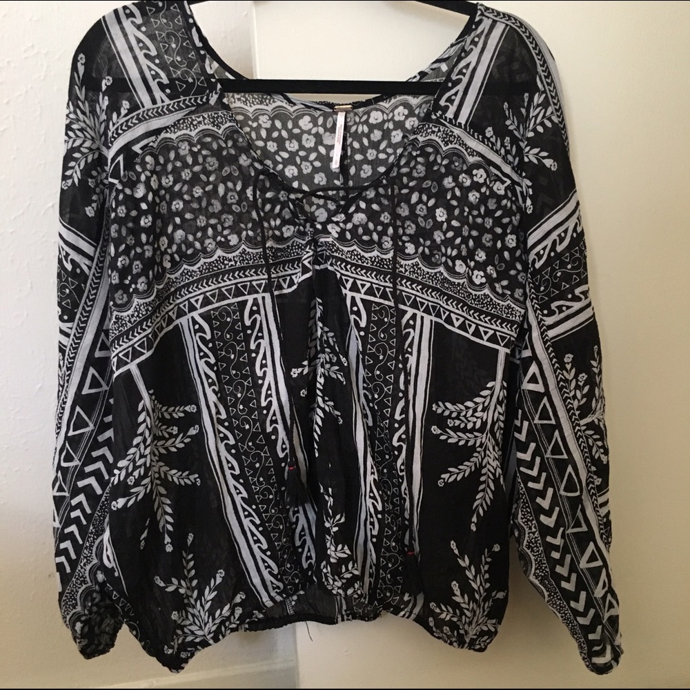 Black and white Free People top! Great condition