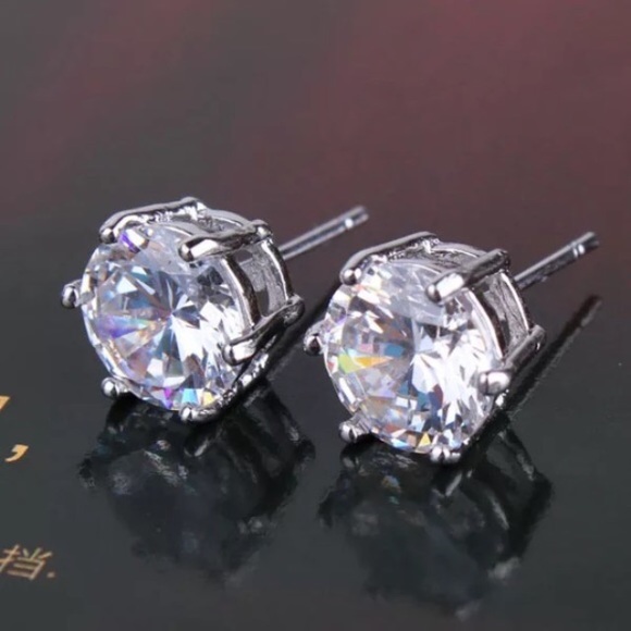8mm Clear Swarovski Crystal & White Gold Studs - Picture 1 of 6