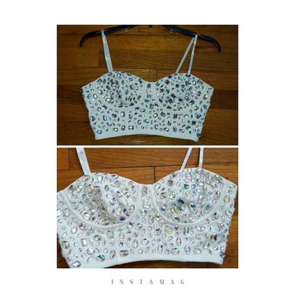 🚫SOLD🚫Bedazzled crop top - Picture 2 of 4