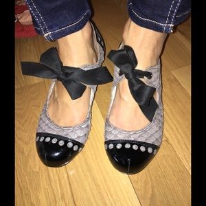 Fun vintage looking shoes!