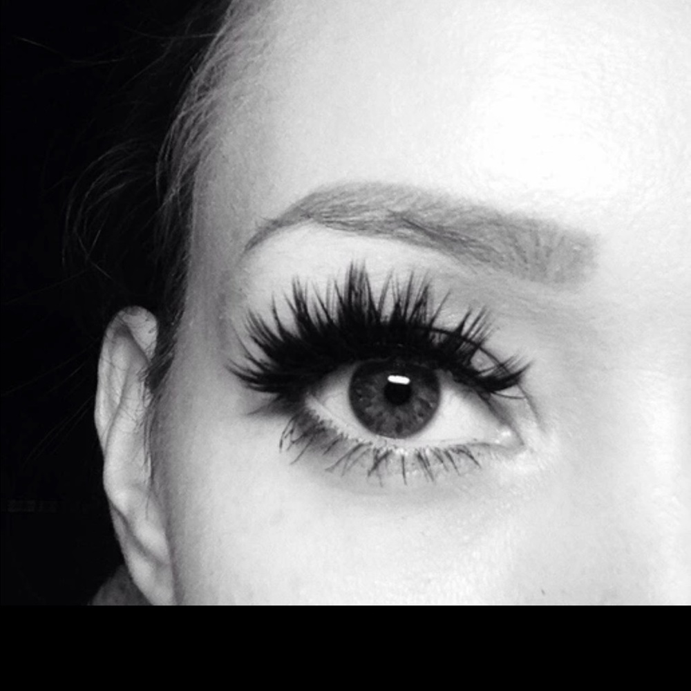 ✨Iconic False Lashes💫 - Picture 2 of 2
